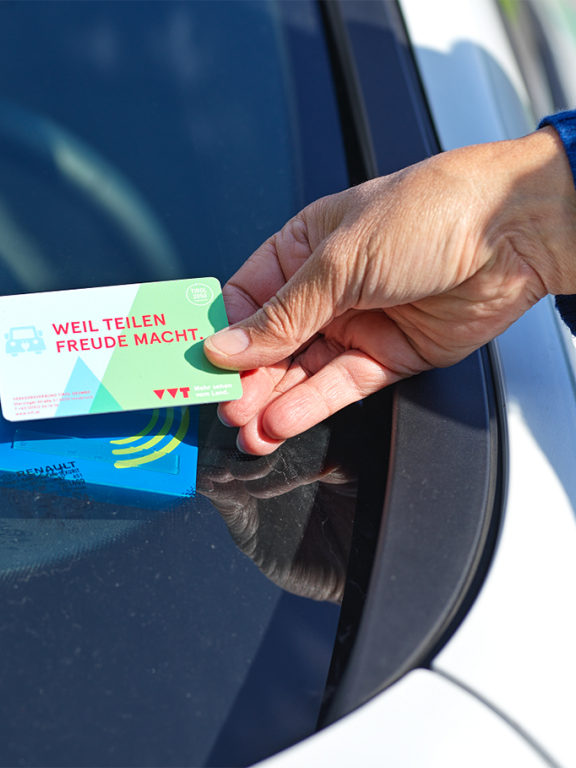 E-Carsharing Karte schaltet ein Auto für die Nutzung frei. 